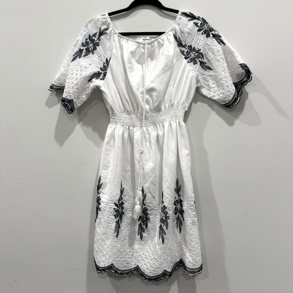 Anthropologie KINDRED white navy embroidered floral lace peasant boho dress L